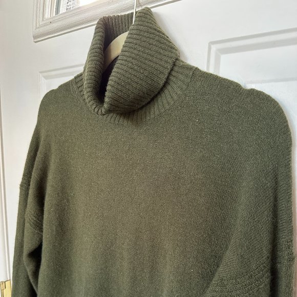 J CREW Women's Dk Green Turtleneck Polyamide/Merino/Alpaca Sweater Size: XS, EUC - Picture 4 of 9